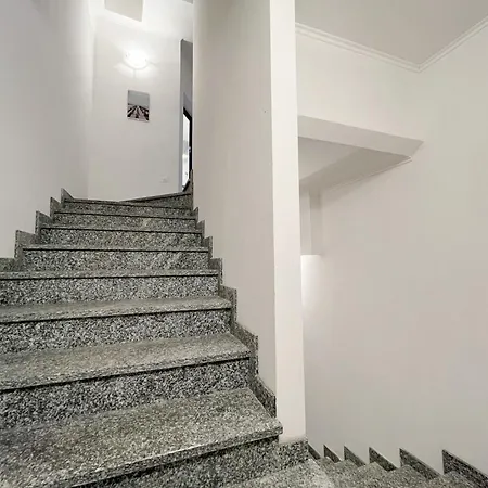 Con Balcone Affascinante A Cadorago Daire Fino Mornasco