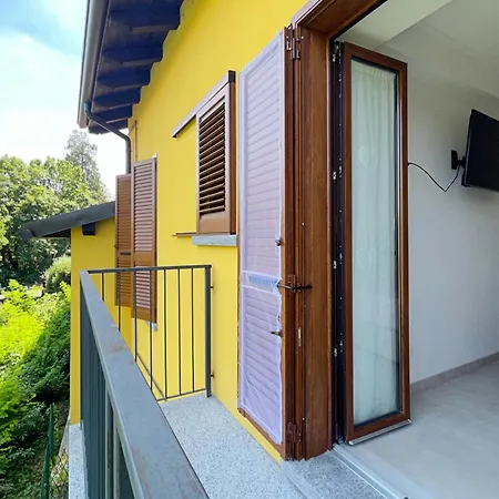 Con Balcone Affascinante A Cadorago