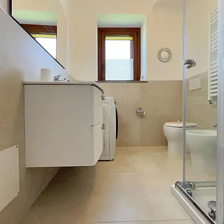 Daire Con Balcone Affascinante A Cadorago Fino Mornasco