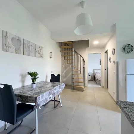 Appartamento Con Balcone Affascinante A Cadorago Fino Mornasco