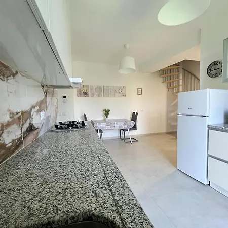 Appartamento Con Balcone Affascinante A Cadorago Fino Mornasco